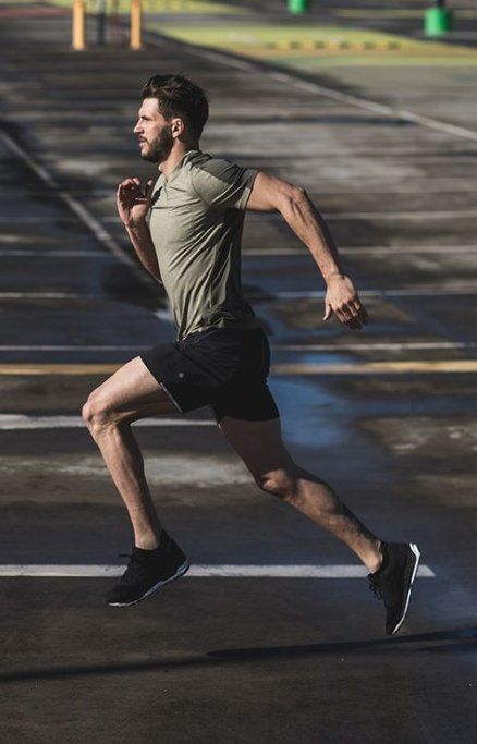 Running Pose, Sport Style Men, Running Photography, Sports Fashion Men, Estilo Fitness, Marathon Training Plan, Yoga Posen, Cardio Training, Life Fitness