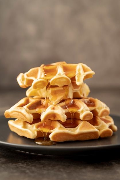 Stack of honey covered waffles on plate ... | Free Photo #Freepik #freephoto #waffle #sweet #sweet-dessert #sweet-food Homemade Waffles, Yellow Table, Food Trends, Social Media Business, Food Plating, Vanilla Ice Cream, Free Photo, Street Food, Free Photos