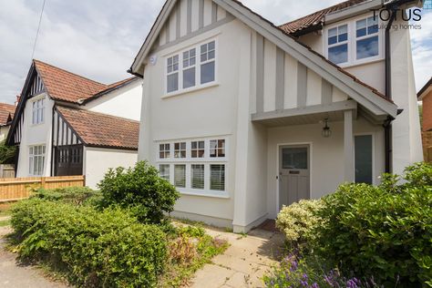 New life for a 1920s home - extension and full renovation, Thames Ditton, Surrey: classic Houses by TOTUS 1930 House Exterior, 1920s House Exterior, 1930s House Exterior Uk, 1930s House Extension, 1930s House Exterior, Tudor House Exterior, 1920 House, 1920s Home, Rendered Houses