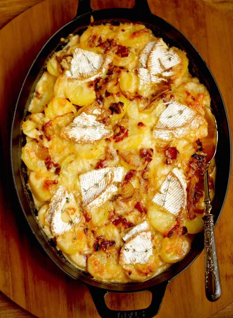 Easy tartiflette recipe originating from France. A decadent French Potato Casserole that makes a fantastic holiday side dish! INCLUDES RECIPE VIDEO TOO! #entertainingwithbeth #recipevideo #frenchrecipes #FrenchPotatoCasserole #TartifleteRecipeFrance #HolidaySideDish #PotatoRecipes #PotatoSideDishes #ChristmasRecipes #ThanksgivingSideDish Chatauebriand Recipes, French Meals Traditional, French Potato Recipes, Recipes From France, French Breakfast Recipes, Tartiflette Recipe, Béchamel Sauce, French Potatoes, French Recipe