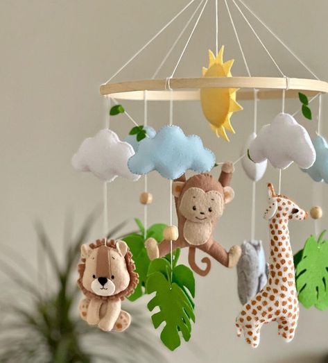 Safari Felt Mobile, Animal Mobile Nursery, Modern Nursery Furniture, Handmade Baby Items, Felt Craft Projects, Diy Crafts Love, Baby Room Inspiration, Baby Knitwear, Baby Room Design