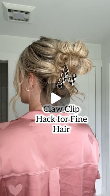 Updos With Claw Clips Long Hair, Long Fine Hair Claw Clip, Easy Claw Clip Hairstyles Fine Hair, How To Style A Claw Clip Medium Hair, Medium Length Hair With Claw Clip, Casual Claw Clip Hairstyles, Messy Claw Clip Hairstyles Short Hair, Claw Clip Hacks For Short Hair, Medium Hair Claw Clip Styles