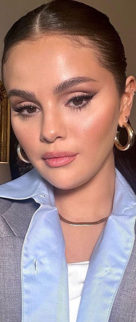 Instagram Selena Gomez Stories. Selena Gomez Makeup Red Carpet, Selena Gomez Makeup Look, Selena Gomez Eyebrows, Selena Gomez Eye Makeup, Selena Gomez Makeup Looks Style, Selena Gomez Makeup Eyes, Maquillaje Selena Gomez, Red Eyeliner Makeup, Makeup 2024