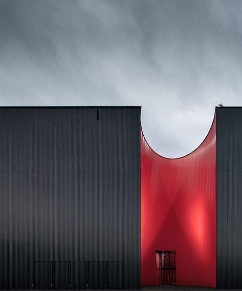 Shelves Instead Of Cabinets, Kitchen Shelves Instead Of Cabinets, Red Architecture, Black Interiors, Black Architecture, Brutalism Architecture, Open Kitchen Shelves, Architecture Design Concept, Architecture Exterior