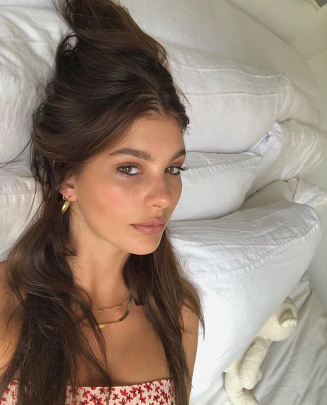 Camila Morrone Natural Make Up Looks, Makeup Tip, Camila Morrone, Brunette Girl, Natural Makeup Looks, Pretty Face, Maquillaje De Ojos, Beauty Routines, Makeup Inspiration