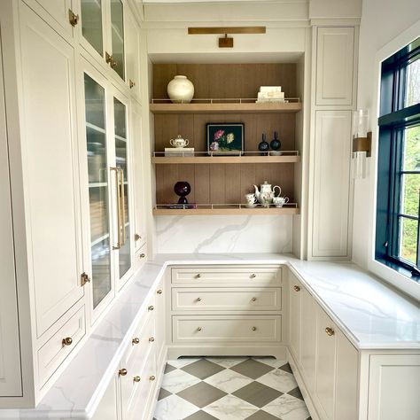 I was absolutely honored when my friend asked me to help design her butlers pantry! She is classy and had the vision, it was just bringing it to life - and the trickiest part was getting the layout of the space just right! The spacial planning was key and I knew she wanted something functional and aesthetically beautiful. Let me take you through this space and show you all of the beautifully selected design elements! Design: @themunroproject Cabinetry: @mjkitchensplymouth #butlerspantry... Small Butlers Pantry With Laundry, Butlers Pantry Off Kitchen, Small Butlers Pantry With Window, Pantry Behind Stove Wall, Small Kitchen With Walk In Pantry, Laundry Room And Pantry Ideas, Walk-in Pantry Design, Butlers Pantry Floor Plan, Narrow Butlers Pantry Ideas