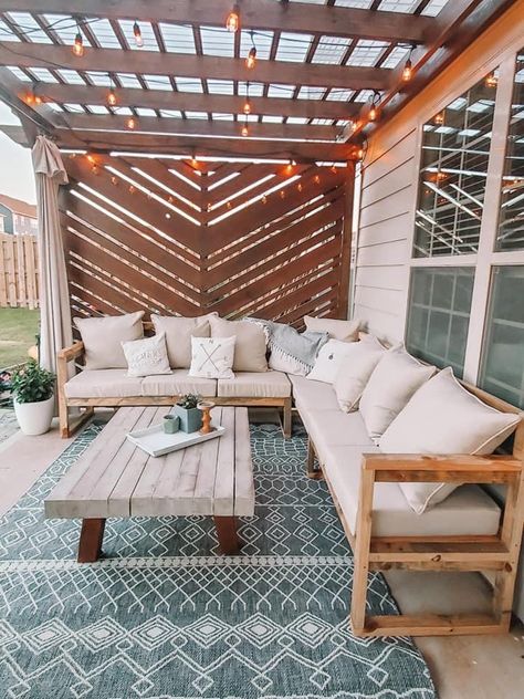 Pergola Privacy, Privacy Wall On Deck, Boho Backyard, Enneagram 3, Privacy Wall, Pergola Ideas, Casa Vintage, Outdoor Privacy, Outside Patio