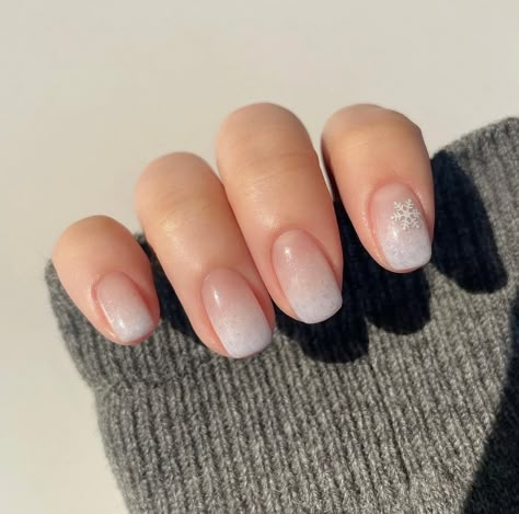 Dainty Winter Nails, Short White Christmas Nails, Iceland Nails, Nyc Nails, Natural Acrylic Nails, Wow Nails, February Nails, Simple Gel Nails, Casual Nails