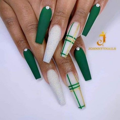 Irish Nail Designs, St Patricks Nail Designs, St Patrick Day Nails Acrylic, Shamrock Nails, Irish Nails, Saint Patrick Nail, Fall Acrylic, Green Acrylic Nails, St Patricks Day Nails