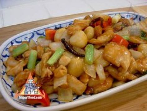 Thai Cashew Chicken, 'Gai Pad Med Mamuang Himaphan' Pad Med Mamuang, Thai Cashew Chicken, Thai Recipes Authentic, Thai Recipe, Thai Cooking, Cashew Chicken, Thai Dishes, Thai Recipes, Perfect Food