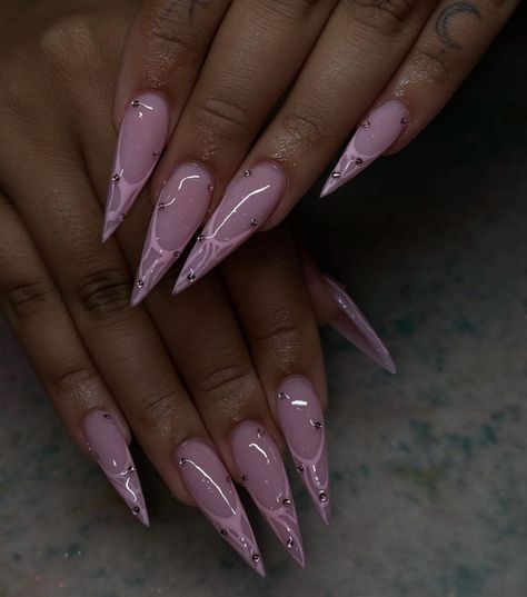 Pink Stilleto Nail Ideas, Nail Ideas Stiletto Long, Long Almond Nails Pink, Stilleto Nail Idea, Birthday Stiletto Nails, Stiletto Glitter Nails, Pink Stiletto Nails Designs, Long Black Stiletto Nails, Birthday Nails Stiletto