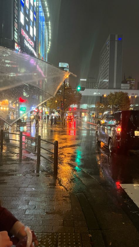 📍tokyo, japan Rainy Day In Tokyo, Rainy Japan Aesthetic, Japan Rainy Day, Rainy Tokyo, Akihabara Tokyo, Tokyo Japan Travel, Aesthetic Places, Asian Aesthetic, Visual Board