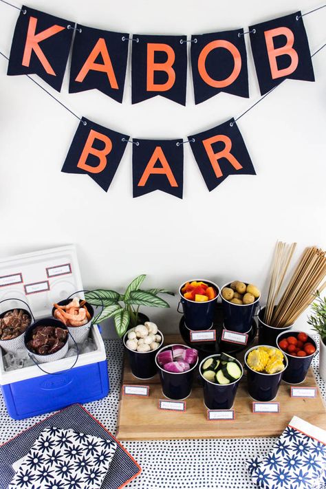 DIY Shish Kabob Bar! What an amazing idea for entertaining friends and family! Set-up your kabob bar by the BBQ and let everyone enjoy their own delicious shish kabobs. Kabob Party Ideas, Kabob Bar Ideas, Shish Kabobs Sides, Bar B Que Party Ideas, Kabob Bar, Kebab Party, Kabob Ideas, Kabob Party, Bbq Party Food