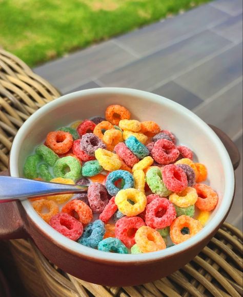 Ice Cream Snacks, Kids Cereal, Snack Smoothie, Bowl Of Cereal, Summer Eating, Easy Baking Recipes Desserts, Cereal Recipes, Kids Snacks, Food Obsession