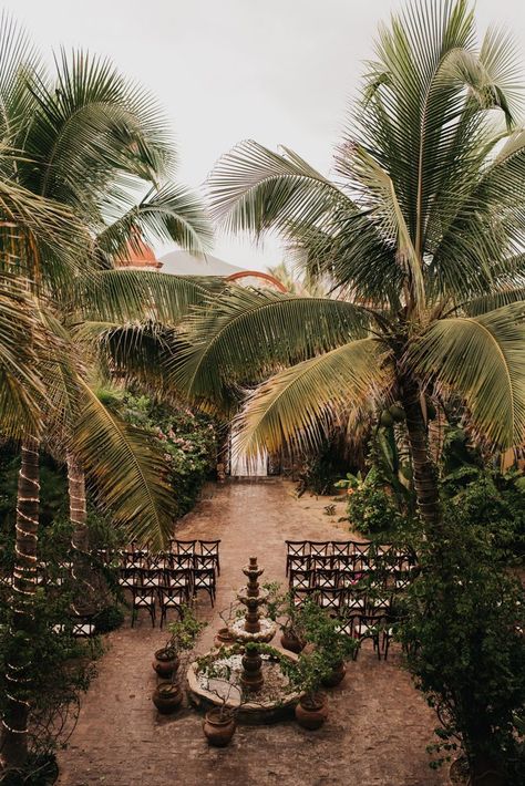 All the tropical wedding vibes you could dream of!  | Image by Baylee Dennis Photography Garden Destination Wedding, Jungle Wedding Aesthetic, Destination Wedding Mexico Color Schemes, Island Destination Wedding, Tulum Jungle Wedding, Jungle Wedding Ceremony, Airbnb Destination Wedding, Mexico Wedding Ceremony, Tropical Forest Wedding