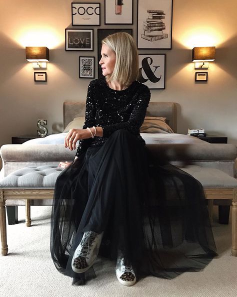 S a r a on Instagram: “Tulle, Sequins ... & Sneakers! 🖤✨👟👟 #WhatIWoreLastNight ... #TwoNightsOutInARow ... . . . . Sequin top @warehouseuk (past season) /  Black…” Tool Skirt, Black Tulle Skirt, 60 Outfits, Tulle Skirt Black, Semi Formal Wear, Sparkly Top, Winter Styles, Black Tulle, Sneakers Outfit