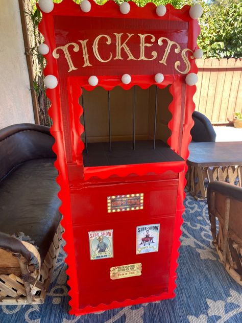 Circus Theme Dramatic Play, Diy Halloween Carnival Decorations, Movie Ticket Booth, Ticket Booth Diy, Diy Ticket Booth, Evil Circus, Arcade Games Diy, Clowns Halloween Decorations, Circus Parade