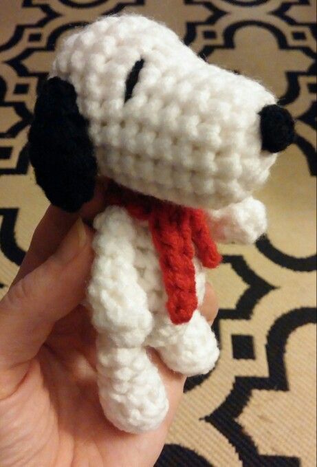 Small Snoopy Crochet Pattern, Crochet Shiesty, Snoopy Crochet Pattern Free, Crochet For Guys, Snoopy Diy, Crochet Snoopy, Snoopy Dog, Crochet Inspo, Fun Crochet Projects