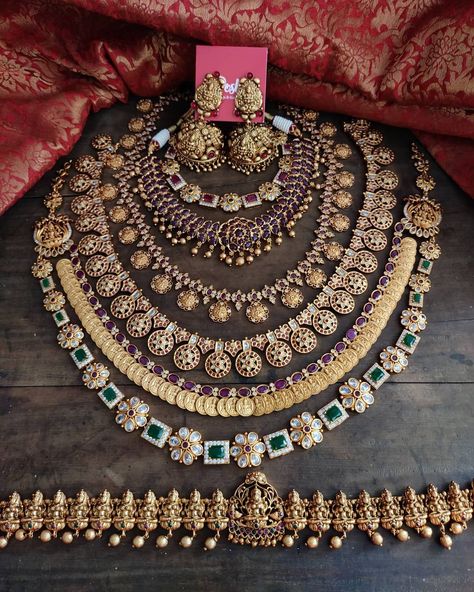 Traditional Gold Jewellery, Gold Chokers, Indian Wedding Jewelry Sets, Antique Necklaces Design, Indian Bridal Jewelry Sets, Antique Jewellery Designs, Inspiring Photos, Fancy Jewellery Designs, Jewelry Set Design