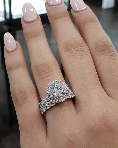 Fantastic Engagement Rings 2022 ★ rings 2021 wedding set round cut halo diamond خواتم خطوبة, Dream Wedding Ring, Luxury Engagement Rings, Cute Engagement Rings, Trending Engagement Rings, Diamond Rings Design, Ring Trends, Wedding Rings Halo, Best Engagement Rings