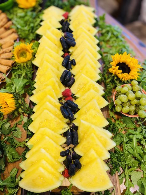 Yellow watermelon board Fruit Charcuterie Board, Fruit Charcuterie, Pancake Ideas, Yellow Watermelon, Perfect Cheese Board, Party Fruit, Watermelon Party, Charcuterie Platter, Asian Snacks