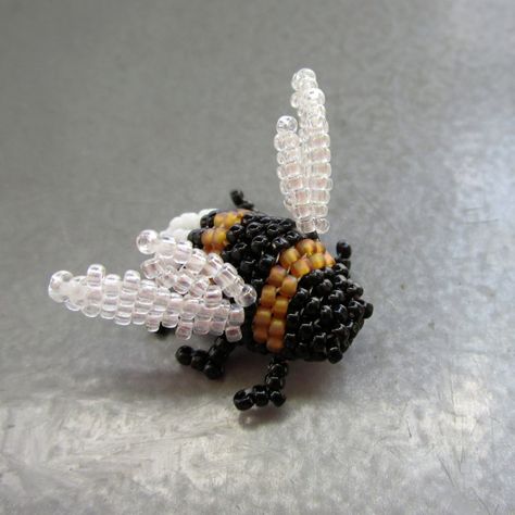 This is a fundraiser-listing for a full-color 10-page PDF which will show you step by step how to make the Bumblebee.  You will receive an e-mail with a link to the download of the tutorial - you will neither receive the Bumblebee pictured above, nor the photo of the bee which served as example. Seed Bead Patterns Free, Seed Bead Bracelet Patterns, Beaded Necklace Patterns, Beaded Bracelets Tutorial, Seed Bead Patterns, Bead Weaving Patterns, Necklace Patterns, Seed Bead Tutorial, Beaded Crafts