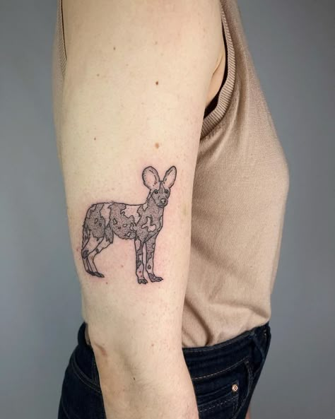 African wild dog for Sarah. I love these cute amazing wild dogs sooooo much! 🖤 African Painted Dog Tattoo, African Wild Dog Sketch, Zoo Tattoo Ideas, African Wild Dog Tattoo, African Wild Dog Art, Wild Life Tattoos, Wild Dog Tattoo, Designing Tattoos, Animal Tattoos For Women