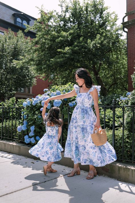 Mom Outfits Fall, Salsa Dancer, Trendy Mom Outfits, Mom Daughter Outfits, Mommy Daughter Outfits, Mom And Daughter Matching, Mommy Outfits, Mommy And Me Dresses, Summer Outfits For Moms