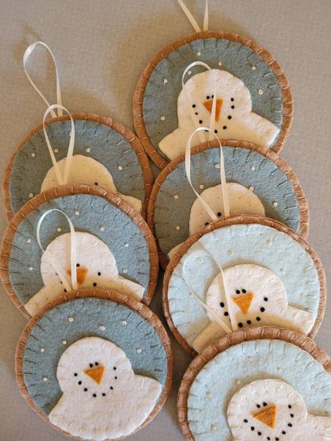 Handmade Felt Snowman Ornaments,snowmen Hand Made . - Etsy Felt Applique Ornaments, Kk Gifts, Felt Xmas Decorations, Make Your Own Christmas Ornaments, Christmas Ornament Ideas, Felted Ornaments, Sewn Christmas Ornaments, Diy Felt Christmas Ornaments, Wool Appliqué