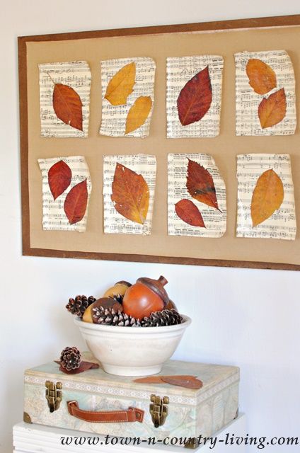 Inexpensive Fall Wall Decor - The Crazy Craft Lady Fall Wall Decor Diy, Autumn Decorations Indoor, Fall Leaf Art, Autum Decorations, Art From Recycled Materials, Indoor Fall Decor, Autumn Leaves Art, Fall Leaf Garland, Fall Decorating Ideas