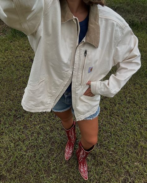 barn jacket, outfit inspo, red cowgirl boots, cowgirl boots aesthetic Momma Outfits, Carhartt Jacket Outfit, Coastal Cowgirl Outfit, Aesthetic Content Creator, Cowgirl Boots Outfit, Style Pinterest, Barn Jacket, Pinterest Style, Style Bundle