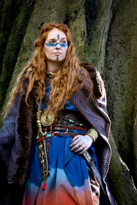 Boudica Costume Project. Celtic warrior Queen Scottish Female Warrior, Celtic Warrior Woman Costume, Celtic Woman Costume, Celtic Warrior Costume, Celt Costume, Boudica Queen Of The Celts, Celt Warrior, Boudicca Costume, Celtic Cosplay