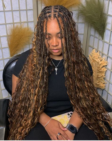 Fall Inspired Knotless Braids, Black Boho Braids With Brown Highlights, Boho Knotless Braids Fall Colors, Black And Honey Blonde Box Braids, Highlights Boho Braids, Boho Knotless With Highlights, Multi Color Boho Knotless Braids, Black And Honey Brown Boho Braids, Honey Brown And Black Braids