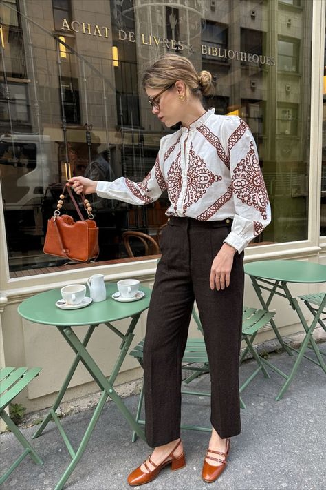 @elodieromy is wearing the Sézane Megane shirt. Styled with black high-waisted trousers, the Sézane Paula babies in tan, oversized glasses, and a cute tan handbag. We love to see how you style your Sézane favorites. Check Sézane's latest arrivals at Sezane.com. Sezane Clothing, Blouse Outfit Casual, Eclectic Chic, Oversized Glasses, Boho Casual, Blouse Outfit, Fancy Outfits, Inspiration Style, Celebrity Fashion