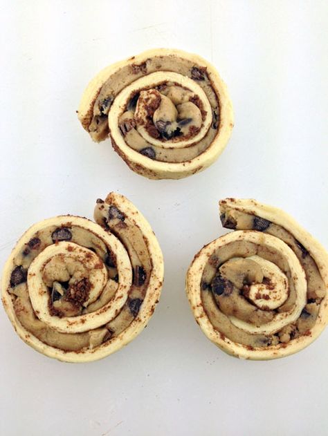 Chocolate Chip Cookie Stuffed CInnamon Rolls. See! I told you. I think I found the end of Pinterest. I can't stop laughing. 😂 Cinnamon Rolls Chocolate Chip Cookies, Cookie Dough Roll Recipes, Cinnamon Rolls With Cookie Dough, Chocolate Chip Cookie Stuffed Cinnamon Rolls, Cinnamon Roll Cookie Dough, Pillsbury Chocolate Chip Cookies Ideas, What To Do With Chocolate Chip Cookie Dough, Cinnamon Rolls Cookies Recipe, Chocolate Chip Cookie Dough Cinnamon Rolls