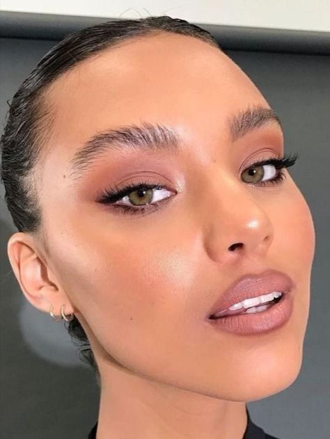 Tanned Skin Makeup Inspirations #makeup #makeupideas Tan Skin Makeup, Day To Night Makeup, Stile Kendall Jenner, Mekap Mata, Soft Glam Makeup, Smink Inspiration, Braut Make-up, Bridal Makeup Looks, Instagram Makeup