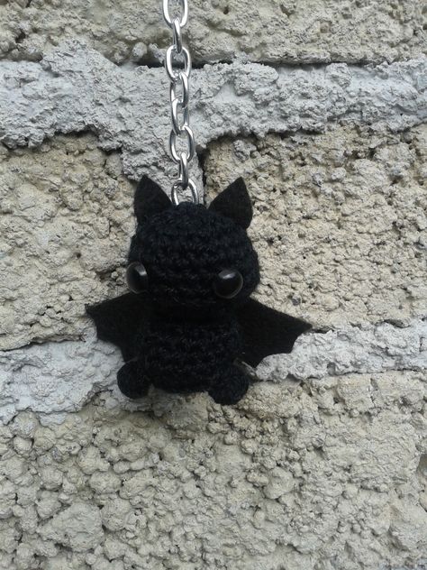 Crochet Bat Keychain Free Pattern, Crochet Bat Keychain, Goth Amigurumi, Amigurumi Bat, Bat Keychain, Bat Crochet, Amigurumi Keychain, Crochet Bat, Black Keychain