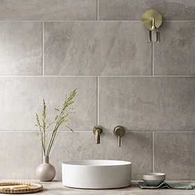 Textured Bathroom Tiles, Stone Effect Wall, Stone Tile Bathroom, Hallway Tiles Floor, Tiled Hallway, Matt Stone, White Wall Tiles, Stone Bathroom, 아파트 인테리어