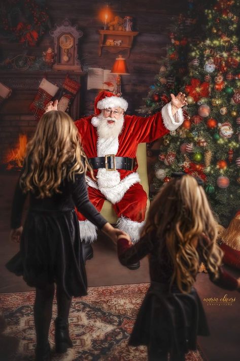 Santa Poses With Kids, Mall Santa Photo Ideas, Pictures With Santa Ideas, Christmas Photoshoot With Santa, Outdoor Santa Photoshoot, Santa Christmas Pictures, Santa Claus Photo Shoot, Santa Photoshoot Mini Sessions, Santa Claus Photography