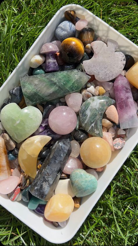 Crystal Confetti, Crystal Towers, Crystal Vibes, What What, Crystal Aesthetic, Crystal Box, Palm Stones, Raw Crystals, Spiritual Crystals