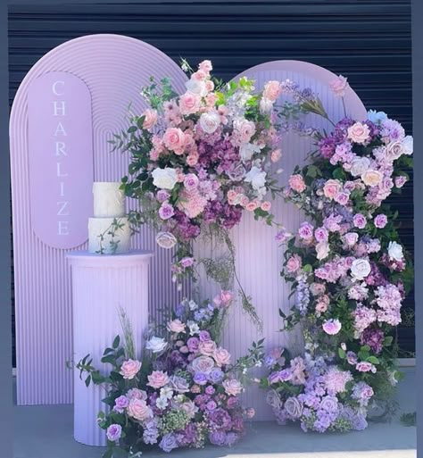 Lilac Backdrop, Enchanted Garden Theme, Lilac Wedding Themes, Lilac Decor, Cake Backdrops, Garden Bridal Showers, Pretty Garden, Lilac Wedding, Lilac Roses