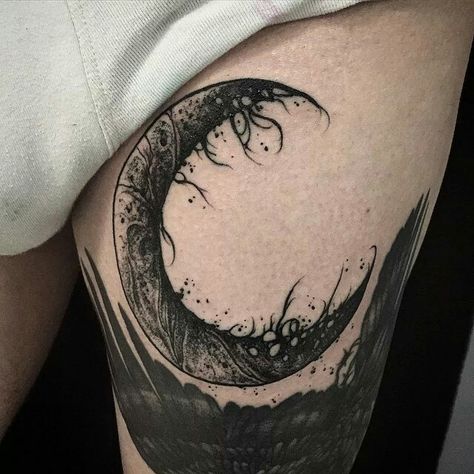 Blackwork crescent moon Dark Crescent Moon Tattoo, Evil Moon Tattoo, Small Crescent Moon Tattoo, Tattoo Main, Sick Tattoos, Half Moon Tattoo, Tattoo Zone, Hand Ideas, Moon Sun Tattoo