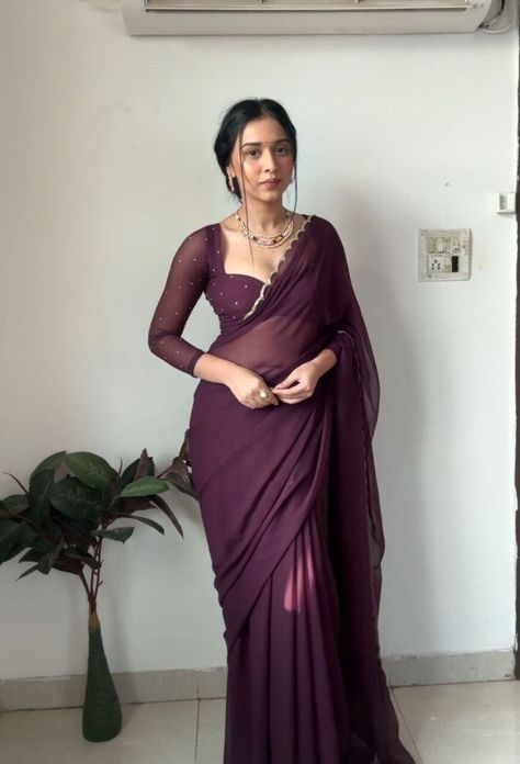 Blouses For Georgette Saree, Saree Styles For Farewell, Handwork Saree, Women In Saree, Sarees For Girls, Saree Wearing Styles, Simple Saree Designs, Lehenga Designs Simple, New Saree Blouse Designs