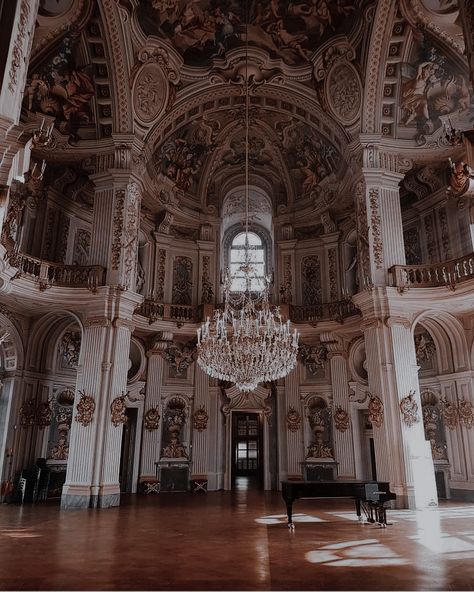 Royalty Aesthetic Castle, Aesthetic Ballroom, Fantasy Ballroom, Chateau Aesthetic, Castle Ballroom, Royal Ballroom, Ballroom Aesthetic, Aesthetic Castle, Victorian Castle