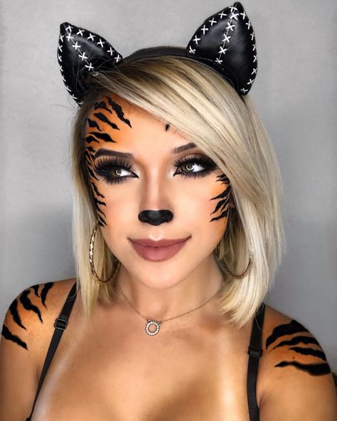 Gabriela Lantadilla 🇨🇴 on Instagram: “Going Wild 🐅🖤 • • •  Just some makeup I did for a jungle themed frat party this weekend 🖤 also, in honor that spooky szn has begun I’ll be…” Jungle Theme Makeup, Simple Tiger Makeup, Tiger Halloween Makeup, Tiger Costume Women, Jungle Makeup, Tiger Halloween Costume, Tiger Makeup, Tiger Halloween, Halloween Makeup Sugar Skull