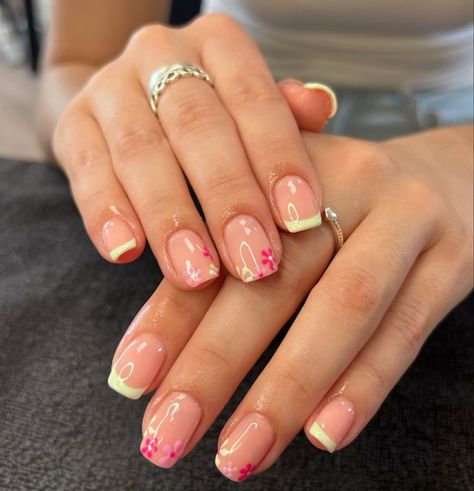 Biab Gel Nails Short Summer, Summer Holiday Nail Inspo 2024, Nails For Rome Trip, Coloured French Tips Short, Short Acrylic Nails Vacation, Nails For Portugal Trip, Gran Canaria Nails, Spain Holiday Nails, South Of France Nails