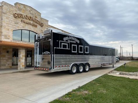 Bloomer Trailers, Luxury Fifth Wheel, Horse Trailer Living Quarters, Stock Trailer, Horse Barn Designs, Trailer Interior, Trailer Living, Dream Horse, Back In Black