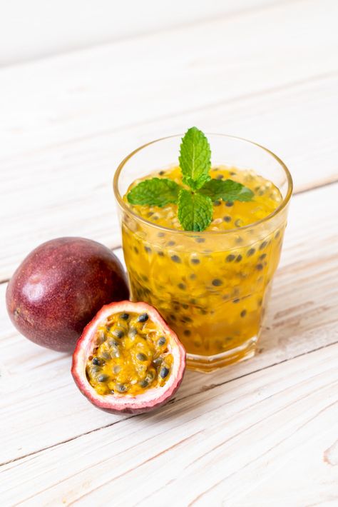 Passion Fruit Juice, Fruit Fresh, Food Summer, Fruit Ice, Tea Design, Fruit Photography, Fruit Jam, Summer Green, Green Fruit