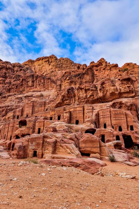 Petra Petra City Jordan, Petra Jordan Aesthetic, Petra Jordan Photography, Jordan Place, Terrarium Desert, Trips Aesthetic, Petra In Jordan, Jordan Aesthetic, Sand People