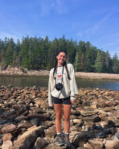 Maine you have my heart 🫶🏼🌲 Maine Coast Outfit, Summer Maine Outfits, Outfits For Alaska Summer, Maine Outfits Fall, Maine Outfits Summer, Maine Outfits, Outdoorsy Outfit, Maine Fashion, Maine Aesthetic